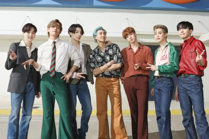 BTS se zapsala do historie YouTube, protože „Dynamite“ se stal nejrychlejším MV K-Pop Group a dosáhl 1,8 miliardy zhlédnutí