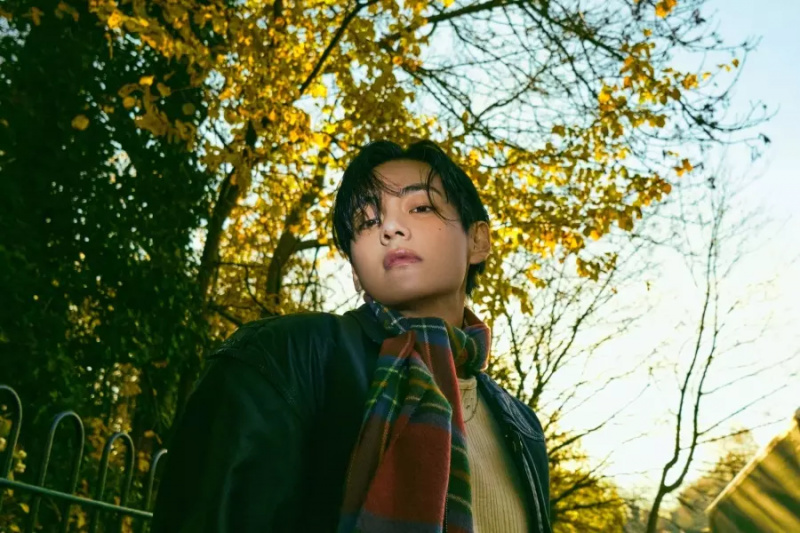 BTS V vedie rebríčky iTunes po celom svete, vrátane USA, s „FRI(END)S“
