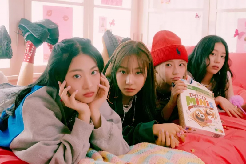 FIFTY FIFTY devine al patrulea grup de fete K-Pop care a debutat vreodată în topul oficial al single-urilor din Marea Britanie cu „Cupid”