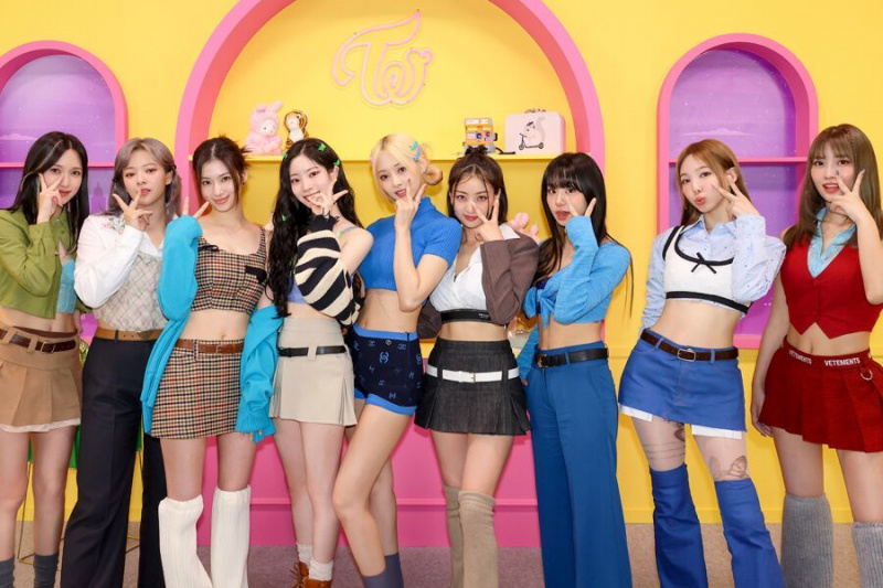 TWICE en tête des 4 classements Billboard + devient le 2e acte féminin de K-Pop de l'histoire à atteindre le n ° 1 sur l'artiste 100