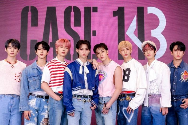 يصبح Stray Kids ثاني أسرع فنانين يتخطون 2 مليون مبيعات مع 'MAXIDENT'