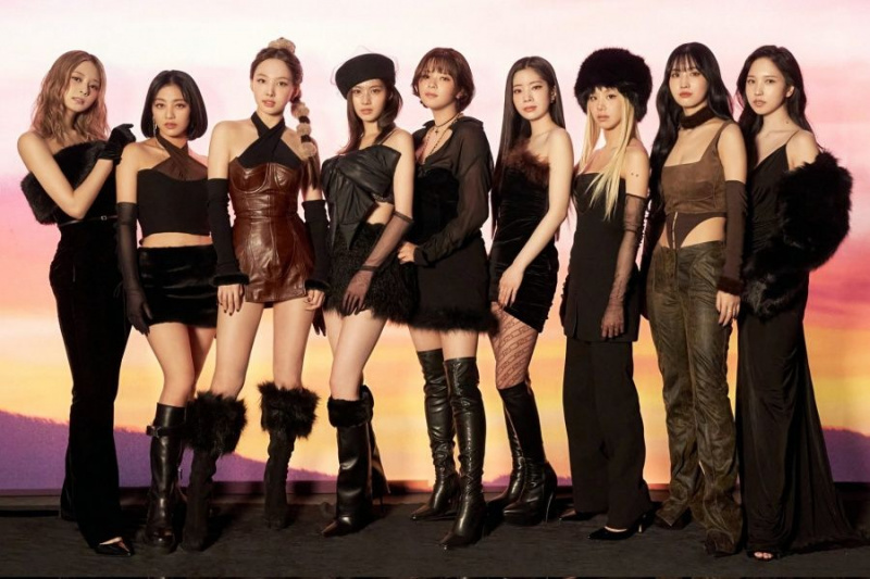 TWICE ได้รับอันดับที่ 2 ใน Hot 100 ของ Billboard ด้วยเพลง “MOONLIGHT SUNRISE” + กลายเป็นกลุ่ม K-Pop อันดับที่ 4 ที่ติดชาร์ตหลายเพลง