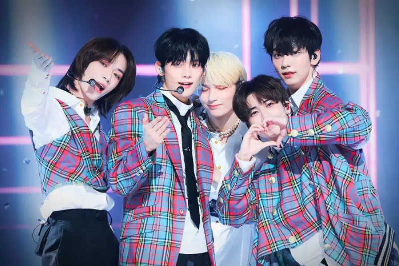 TXT Naging 2nd K-Pop Artist Sa Kasaysayan Upang Gumugol ng 60 Linggo Sa Billboard 200 Bilang 'The Name Chapter: FREEFALL' Muling Pumapasok sa Chart