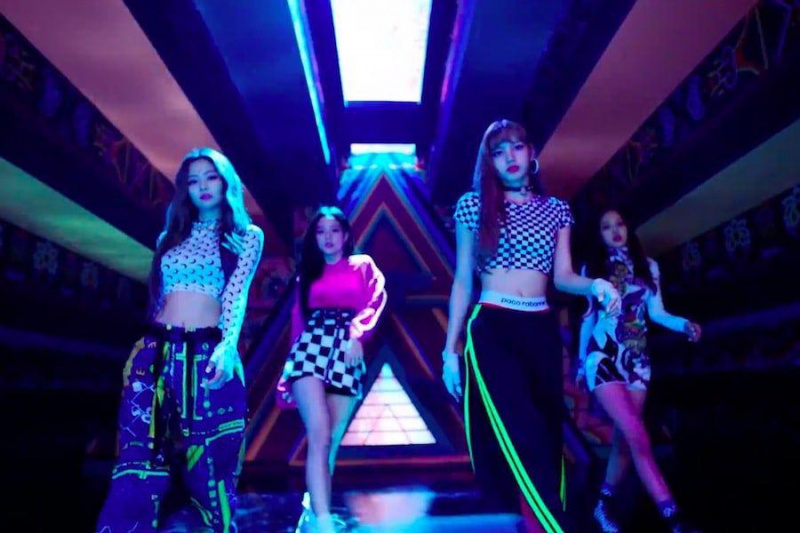 BLACKPINK کا 'DDU-DU DDU-DU' 550 ملین ملاحظات تک پہنچنے کے لیے تیز ترین K-Pop گروپ MV بن گیا