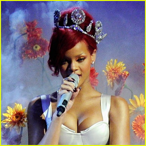 แฟนๆ ริฮานน่าฉลองครบรอบ 15 ปีตั้งแต่เดบิวต์ด้วยหัวข้อฮิต #15YearsOfRihanna! | ดนตรี, ริอานน่า