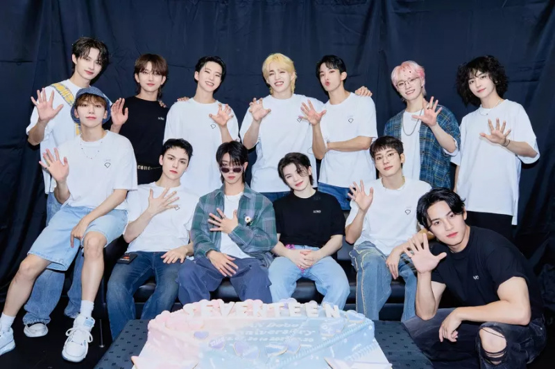 Ang “FML” ng SEVENTEEN ay Naging Kanilang Unang Album na Gumugol ng 5 Linggo Sa Nangungunang 65 Ng Billboard 200