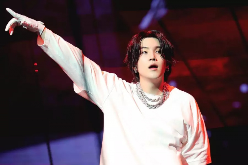 Suga dei BTS diventa il terzo solista K-Pop di sempre a trascorrere 6 settimane su Billboard 200