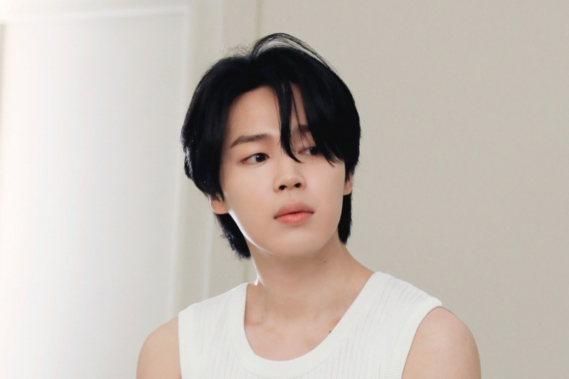 Jimin ng BTS Naging Unang Korean Solo Artist Na Nangunguna sa Global Songs Chart ng Spotify Sa 'Like Crazy'