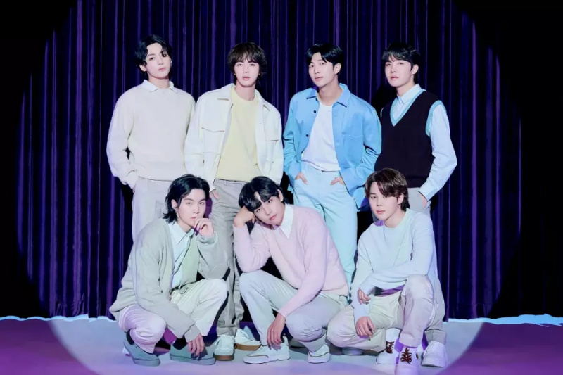 BTS, 10. Yıl Dönümü Teklisi 'Take Two' İle Tüm Dünyada iTunes Listelerini Tarladan Aldı