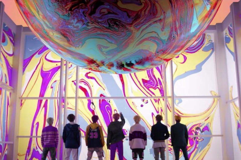 „DNA“ BTS sa stáva prvým MV mužskej skupiny K-Pop, ktorý dosiahol 650 miliónov zhliadnutí