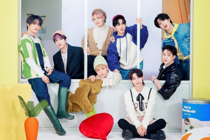 Stray Kids nousi iTunes-listojen kärkeen kaikkialla maailmassa ”SKZ-REPLAY”:llä