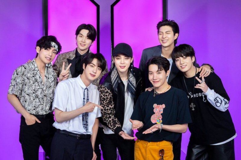BTS oznamuje digitální singl „Take Two“ se všemi 7 členy na BTS Festa 2023
