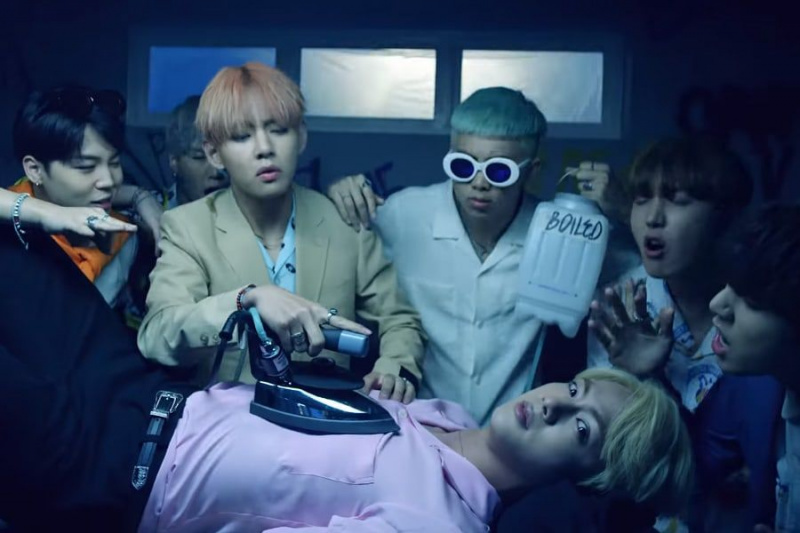 Клип BTS «Fire» стал их вторым клипом, набравшим 500 миллионов просмотров