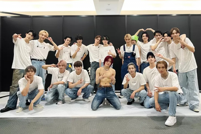 «Golden Age» NCT дебютировал в Billboard 200+ и стал третьим самым продаваемым альбомом в США.