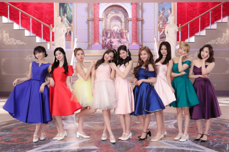 TWICE “Kas ir mīlestība?” Kļūst par viņu pirmo MV, kas sasniedzis 700 miljonus skatījumu