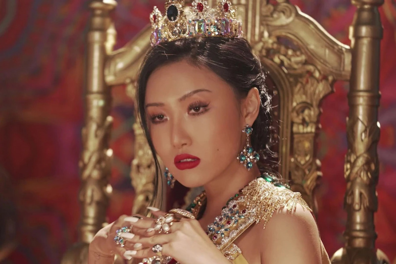 'TWIT' de Hwasa devient son deuxième MV solo à atteindre 100 millions de vues