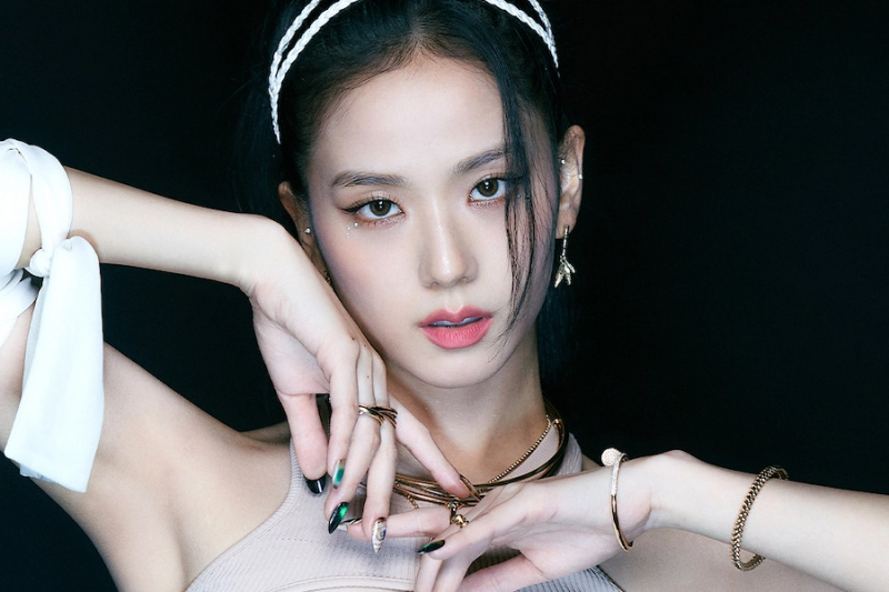  جيسو من BLACKPINK تبدأ التصوير في الخارج لظهورها الموسيقي المنفرد لأول مرة