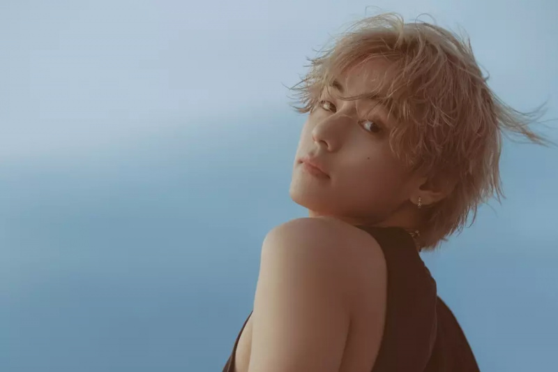 V BTS zajmuje pierwsze miejsce na dziennej liście albumów Oriconu + wchodzi na globalną listę albumów Spotify z utworami z „Layover”