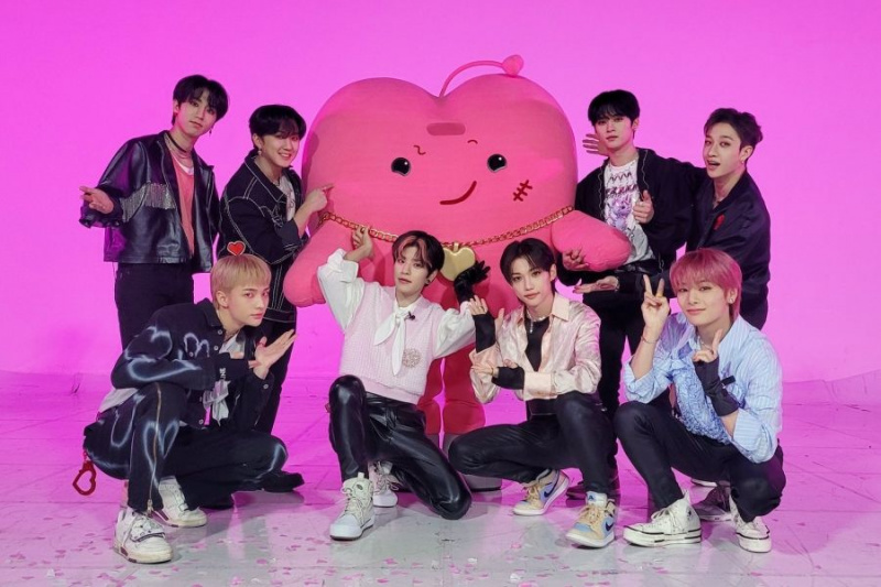 أصبح Stray Kids فنانًا مع ثاني أعلى مبيعات في الأسبوع الأول في تاريخ Hanteo