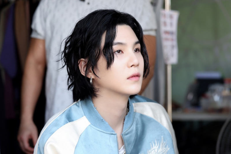 防弹少年团 Suga 多次登上英国官方专辑榜，成为第一位韩国独奏家，“D-DAY”首次跻身前 50 名