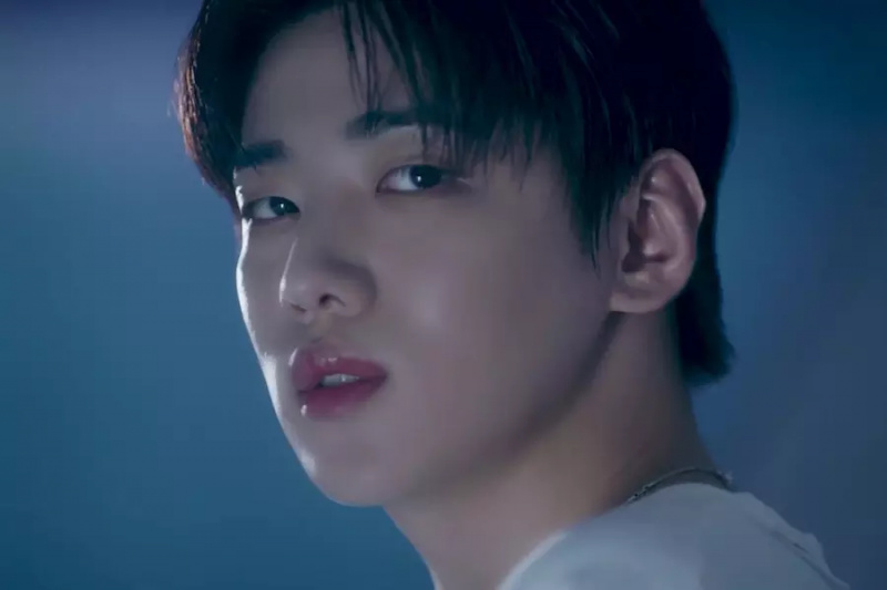 Assista: Jaechan do DKZ reflete sobre a passagem do “tempo” em MV contemplativo para single de pré-lançamento