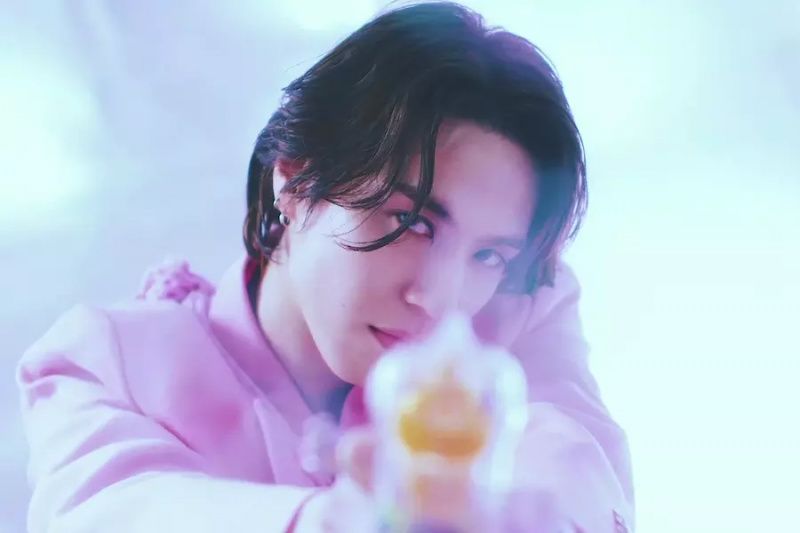 Tonton: Yugyeom GOT7 Menyanyi Yang Dia Perlukan Hanya “1 MINIT” Dalam MV Comeback Menawan