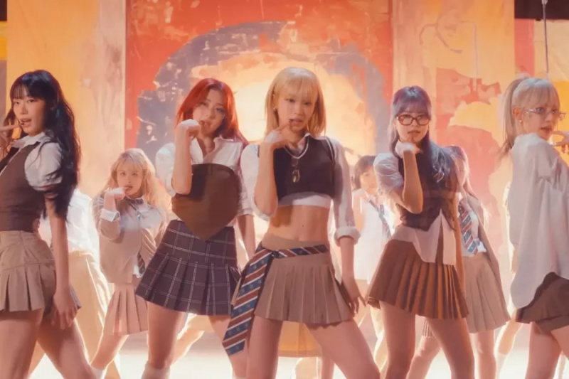 見る: LE SSERAFIM が「Smart」の目を引く MV でサプライズ