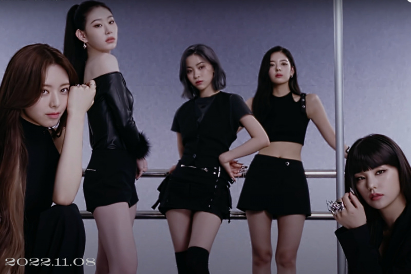 업데이트: ITZY, 'CHESHIRE' 컴백을 위한 스타일리시한 첫 컨셉 필름 공개
