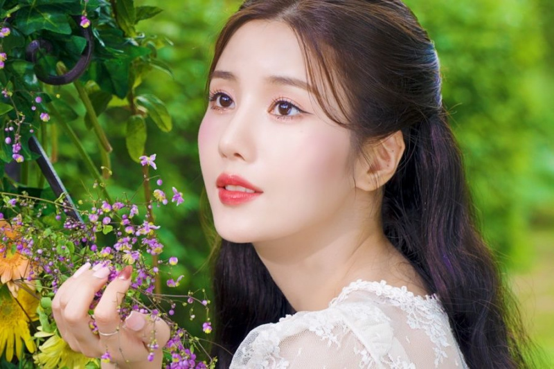 Kwon Eun Bi ilmoittaa lokakuun paluun kiehtovalla teaser-julisteella