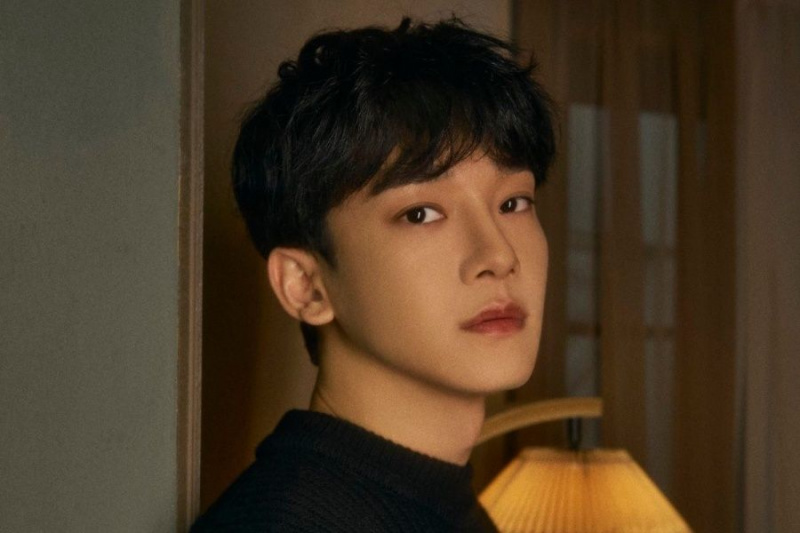 أعلن تشين من EXO عن عودته الفردية الأولى خلال عامين