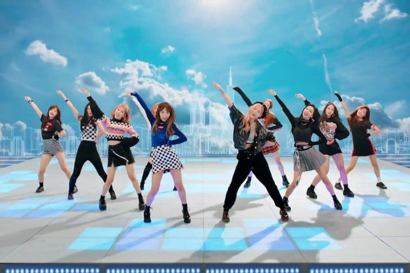 ชม: เกิร์ลกรุ๊ปน้องใหม่ Cherry Bullet ของ FNC ต้อนรับโลกด้วย “Q&A” ใน MV เดบิวต์ที่มีพลัง
