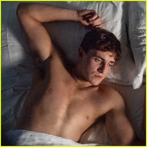 عام لوگ's Paul Mescal Speaks About Going Full Frontal for Hulu Hit