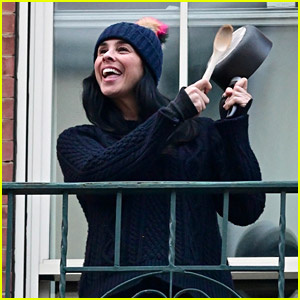Sarah Silverman ama fare il tifo per gli operatori sanitari ogni sera alle 19:00!