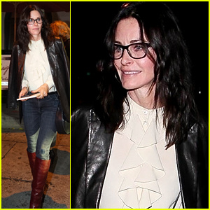 Courteney Cox chytne pozdní večerní večeři s kamarády | Courteney Coxová
