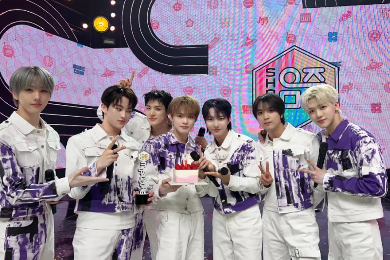 Παρακολουθήστε: Το NCT DREAM παίρνει την 4η νίκη για το 'Smoothie' στο 'Music Core'. Παραστάσεις από TXT, KISS OF LIFE και άλλα