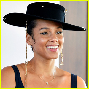 Alicia Keys slår sig sammen med E.l.f. Skønhed til ny livsstil Skønhedsmærke!