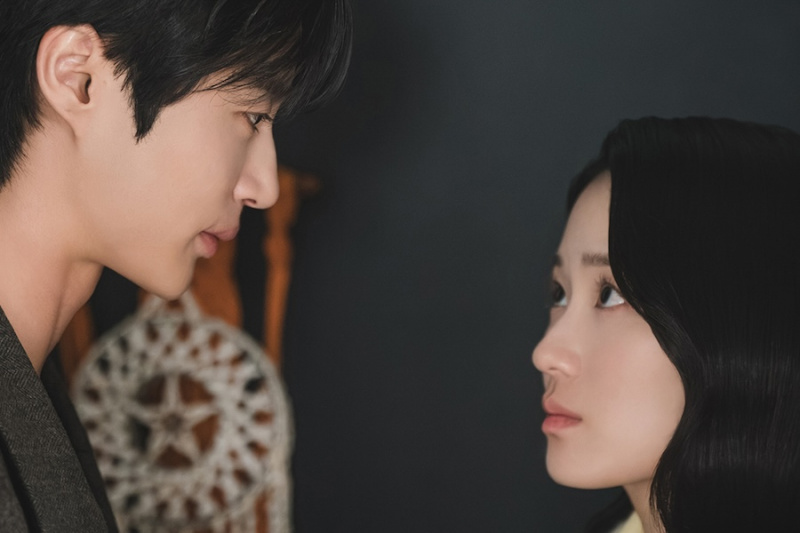 Byeon Woo Seok og Kim Hye Yoon bliver intime i 'Lovely Runner'