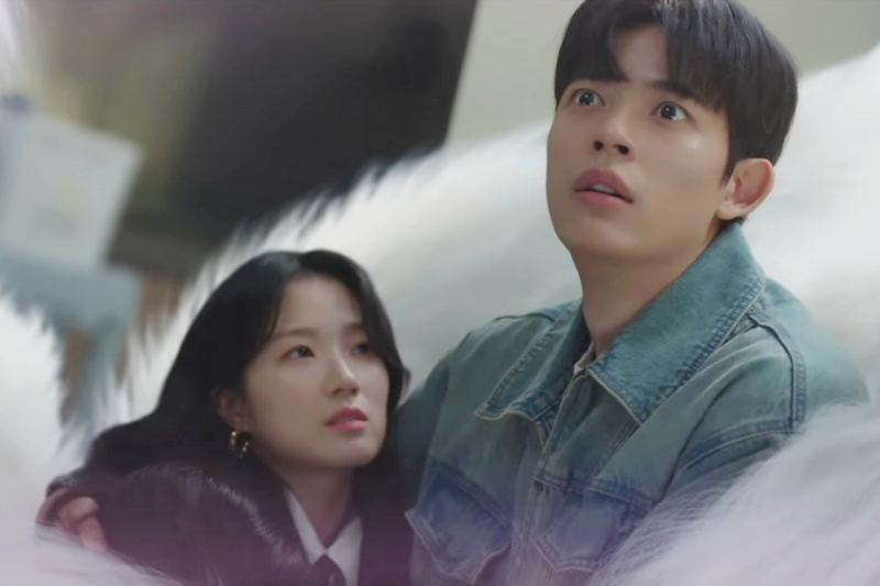 Panoorin: Si Kim Hye Yoon Ay Isang Nine-Tailed Fox Na Na-entanged With Soccer Star Lomon Sa Teaser Para sa Bagong Drama