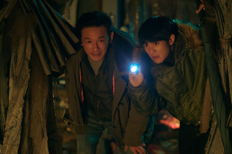 Hwang Jung Min i Jung Hae In nieustępliwie ścigają przestępców w sequelu „Weterana” „Ja, kat”