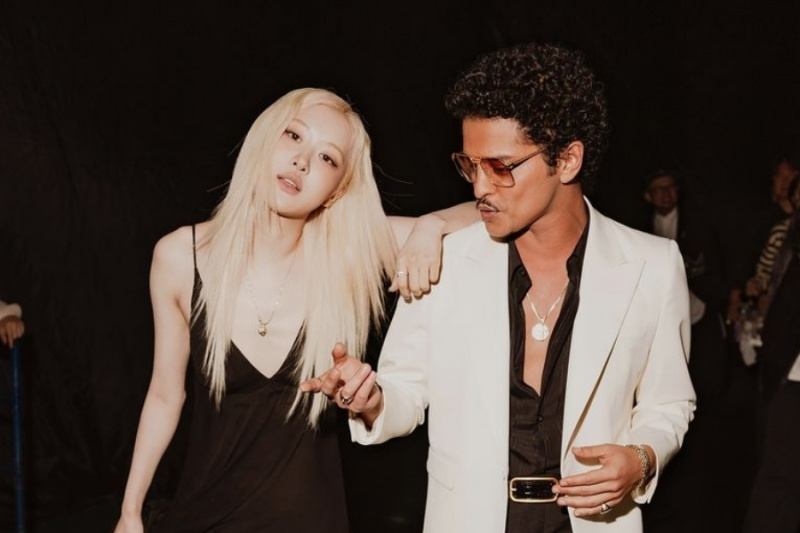 Rosé এবং Bruno Mars 'APT'-এর জন্য 9ম জয় পেয়েছে। 'মিউজিক ব্যাঙ্ক' এ