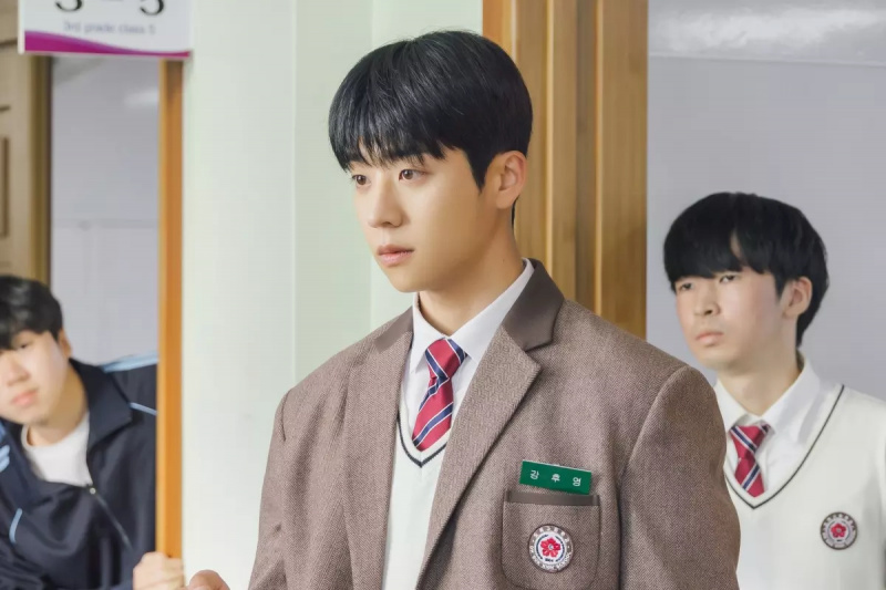 Chae Jong Hyeop spotyka swoją pierwszą miłość Kim So Hyun po 10 latach w nowym dramacie „Serendipity’s Embrace”