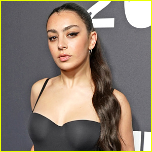 Charli XCX ประกาศเปิดตัว She's Making An Album From Scratch During Quarantine