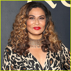 La mamma di Beyonce, Tina Knowles, risponde con le mani a Troll che ha criticato la sua battuta | Tina Knowles