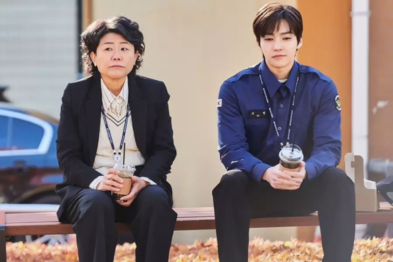 Lee Jung Eun chama a atenção do ídolo Baek Seo Hoo em “Miss Night And Day”