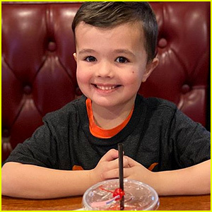A 6 éves „Shirley Temple King” „brutálisan őszinte” Shirley Temple-értékelést adott – Figyeld! | Leo Kelly