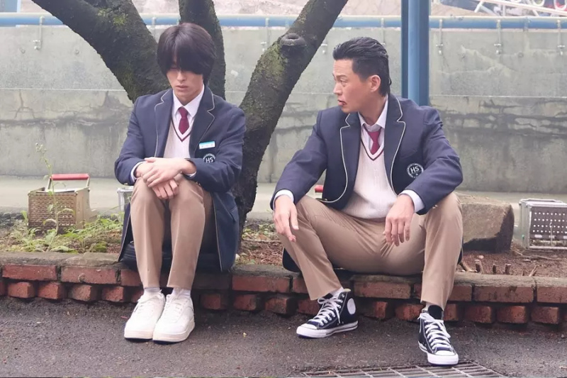 Lee Seo Jin blir oväntat intrasslad med Yoon Chan Young i 'High School Return Of A Gangster'