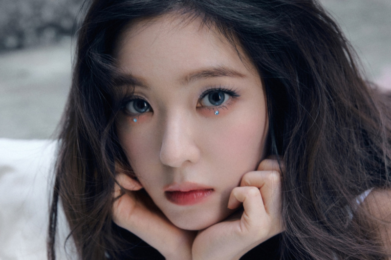 Irene delle Red Velvet ottiene il settimo posto nelle vendite più alte della prima settimana tra tutte le soliste nella storia dell'Hanteo con 'Like A Flower'