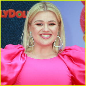 Kelly Clarkson Bercanda Dia 'Tidak Ingin Mengurus Satu Anak' di Hari Ibu | Kelly Clarkson