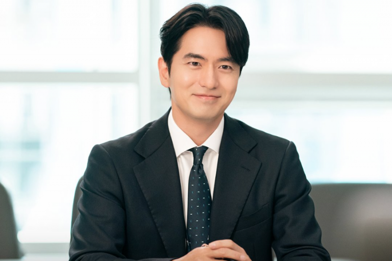 이진욱은 '혜리에게'에서 자신의 캐릭터를 선보이고, 신혜선과의 케미스트리 등을 선보이고 있다.