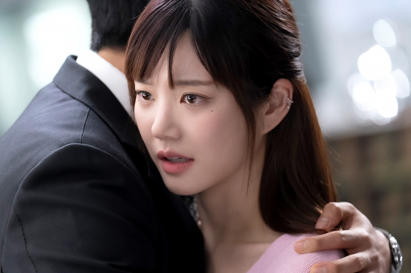 Lee Yoo Bi wkrada się do domu Lee Jung Shina w „The Escape Of The Seven: Resurrection”
